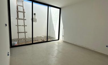 House with Pool and Exclusive Amenities MID-074