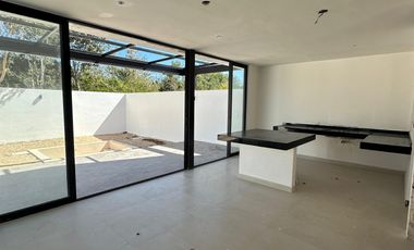 House with Pool and Exclusive Amenities MID-074