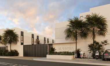House for Sale in San Juan Bautista, Mérida: Strategic Location and Rooftop with Pool MID-019
