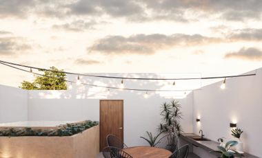 House for Sale in San Juan Bautista, Mérida: Strategic Location and Rooftop with Pool MID-019