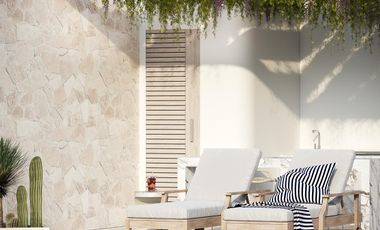 Sophisticated Studio located just 3 blocks from the beach. PL-026