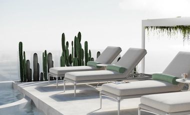 Sophisticated Studio located just 3 blocks from the beach. PL-026