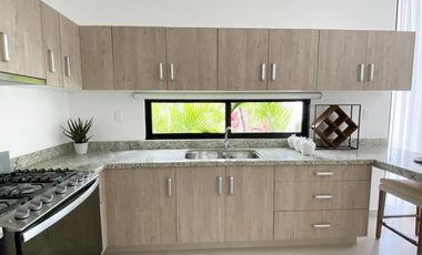 House in Playa del Carmen with perfect location PL-092