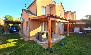 Casa en Arriendo en Valle Lo Campino