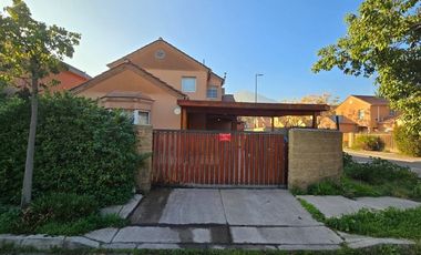 Casa en Arriendo en Valle Lo Campino