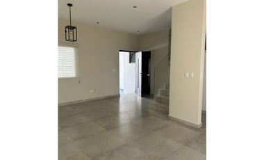 CASA RENTA ALTARES RESIDENCIAL SANTIAGO