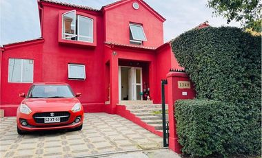 Casa en venta 5D con patio en Valle Lo Campino