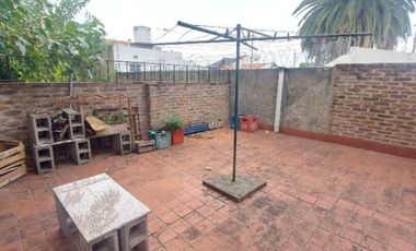 OPORTUNIDAD casa a refaccionar 2 familias zona exc