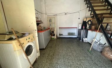 OPORTUNIDAD casa a refaccionar 2 familias zona exc