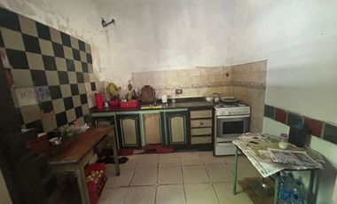 OPORTUNIDAD casa a refaccionar 2 familias zona exc