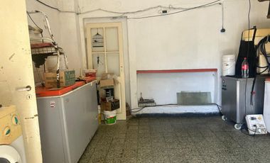 OPORTUNIDAD casa a refaccionar 2 familias zona exc