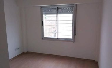 DEPARTAMENTO DE 2 AMBIENTES CON COCHERA APTO CREDITO.  L. de Zamora E.