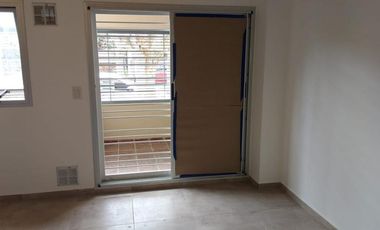 DEPARTAMENTO DE 2 AMBIENTES CON COCHERA APTO CREDITO.  L. de Zamora E.