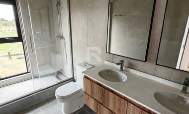 CASA NUEVA EN CONDOMINIO SENDEROS DEL BOSQUE, LLANQUIHUE