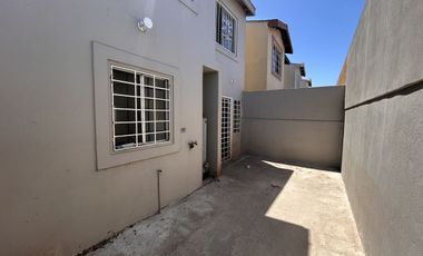 CASA EN RENTA LA ESMERALDA