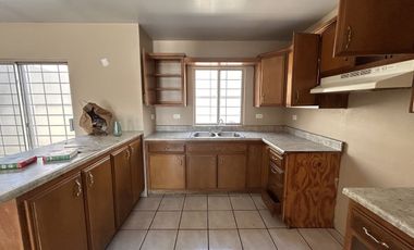 CASA EN RENTA LA ESMERALDA