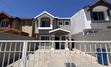 CASA EN RENTA LA ESMERALDA