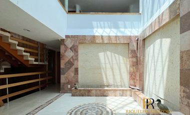 Exclusiva Casa con Alberca. Del Valle Centro