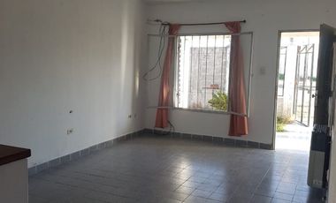 ALQUILO CASA 1 DORM EN HOLMBERG