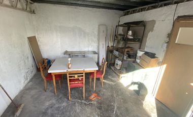 Local amplio tipo galpon en excelente zona industrial, comercial