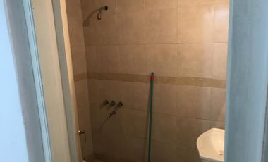 Local amplio tipo galpon en excelente zona industrial, comercial