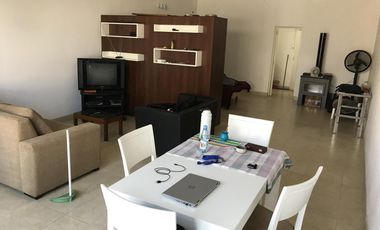 Local amplio tipo galpon en excelente zona industrial, comercial