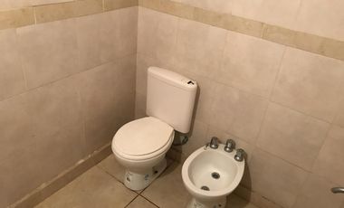 Local amplio tipo galpon en excelente zona industrial, comercial