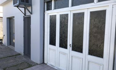 Local amplio tipo galpon en excelente zona industrial, comercial