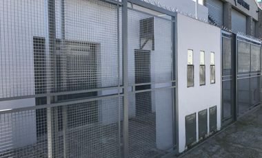 Local amplio tipo galpon en excelente zona industrial, comercial
