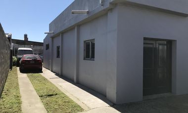 Local amplio tipo galpon en excelente zona industrial, comercial