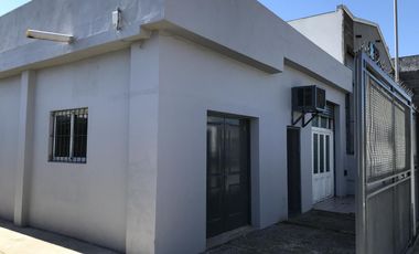 Local amplio tipo galpon en excelente zona industrial, comercial