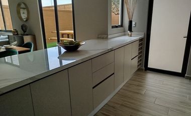 Estrena departamento en Puerta Real, planta baja, 3 recámaras.