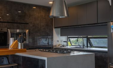 Excelente departamento con vista al campo de golf del Country club
