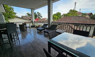 rumah besar dengan tanah luas di tengah kota markoni