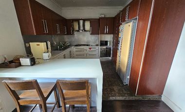 rumah besar dengan tanah luas di tengah kota markoni