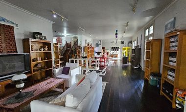 rumah besar dengan tanah luas di tengah kota markoni