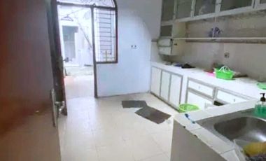 DISEWAKAN RUMAH LUAS SERBAGUNA – LOKASI STRATEGIS  PEJATEN BARAT