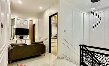 Rumah Mewah Full Furnished Komplek Elit Admiraty Residence, Cilandak
