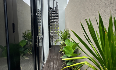 RUMAH 2 LANTAI DAN 3 KAMAR TIDUR TERMEWAH DI MADIUN