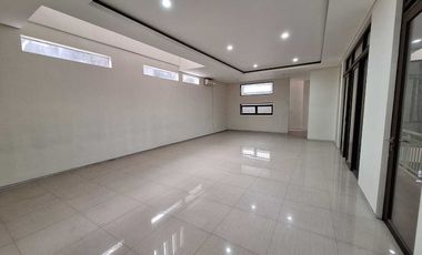 JUAL SEWA RUMAH 2 LANTAI ADA BASEMENT DI CIPAKU KOMPLEK KULDESAK