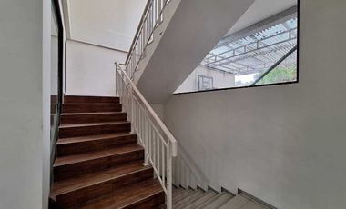 JUAL SEWA RUMAH 2 LANTAI ADA BASEMENT DI CIPAKU KOMPLEK KULDESAK