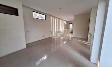 JUAL SEWA RUMAH 2 LANTAI ADA BASEMENT DI CIPAKU KOMPLEK KULDESAK