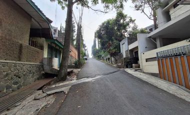 JUAL SEWA RUMAH 2 LANTAI ADA BASEMENT DI CIPAKU KOMPLEK KULDESAK