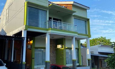 Rumah 2 Lantai di Borneo Paradiso Balikpapan