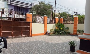 RUMAH MEWAH 2 lt Luas Pinggir Jalan Utama di Papahan Karanganyar Kota