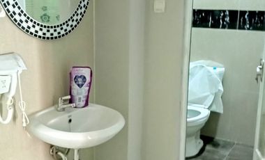 RUMAH MEWAH 2 lt Luas Pinggir Jalan Utama di Papahan Karanganyar Kota