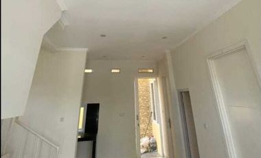 DISEWAKAN RUMAH DUA LANTAI SIAP PAKAI BEST VIEW DI TEMBALANG SEMARANG