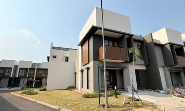 Rumah 2 Lantai Regia Premium Hook Summarecon Crown Gading