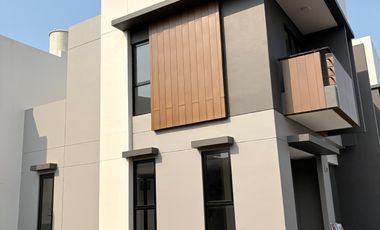 Rumah 2 Lantai Regia Premium Hook Summarecon Crown Gading