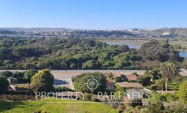 Amplio departamento con espectacular vista al mar y al río